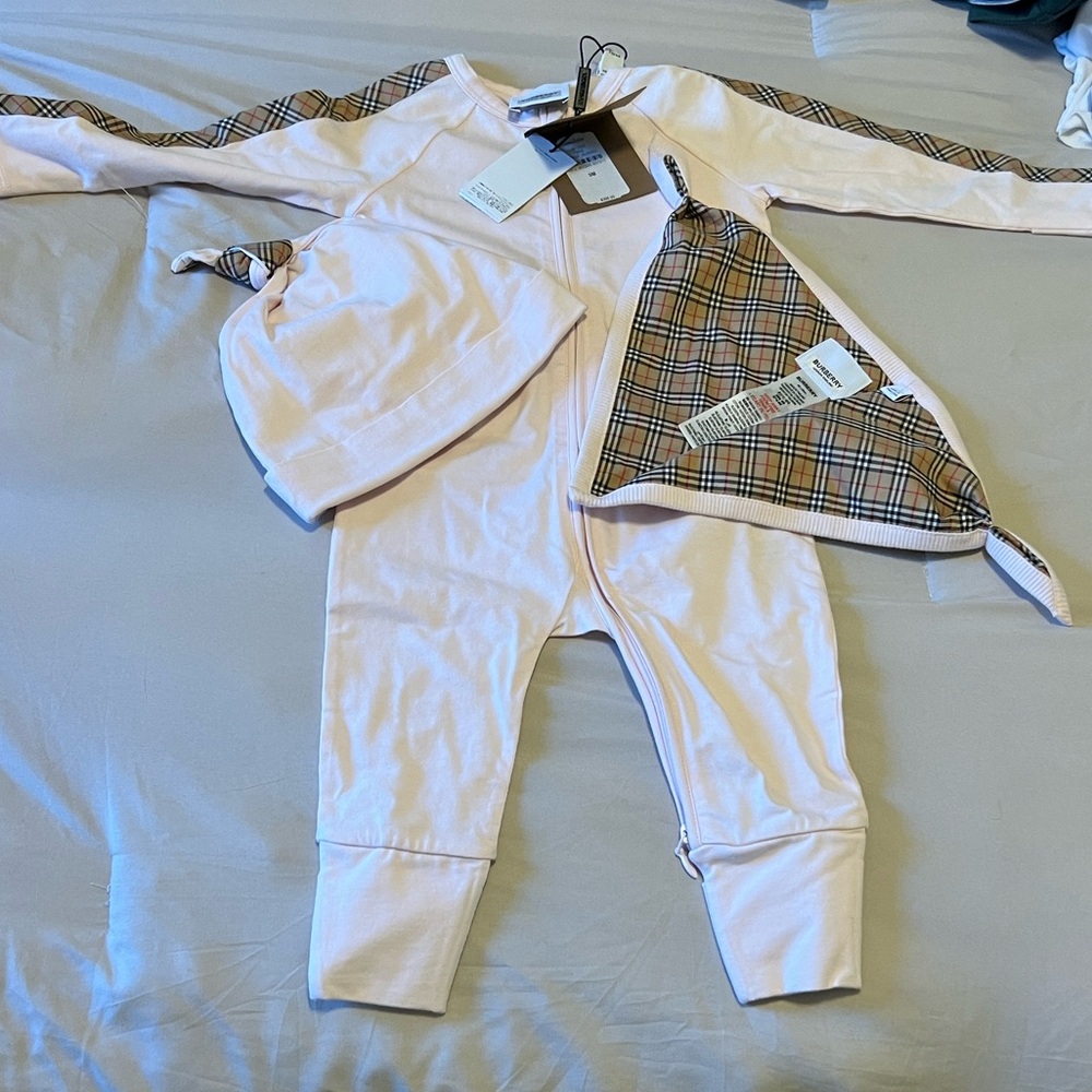 Burberry Kids Sleepsuit Bib And Hat Baby Set